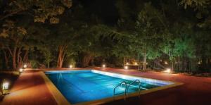 Πισίνα στο ή κοντά στο Wild Haven Resort Bandhavgarh