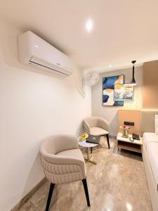 Khu vực ghế ngồi tại Hotel Deviram Palace, Agra