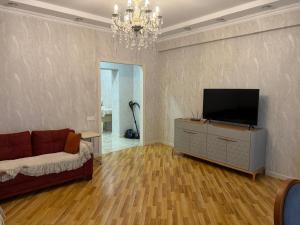 TV a/nebo společenská místnost v ubytování Family Comfort Stay Baku