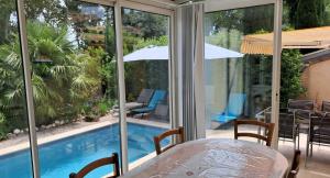 Πισίνα στο ή κοντά στο Chambres D'hôtes Le Paradis +18 φωτογραφίες