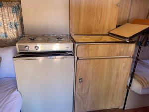 Køkken eller tekøkken på CABINS & CARAVAN at Old Mill Drift Guest Farm