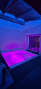 Бассейн в The white cave- Bluchalet или поблизости