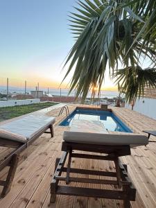 una piscina situata sulla terrazza in legno di Sea View Sunrise Luxury Apartment a Città di Rodi Altre 36 foto