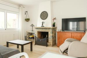 TV a/nebo společenská místnost v ubytování Next to the sea 20' from Barcelona