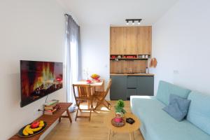 a living room with a blue couch and a table at Viva Vlasic - Apartman i vikendica in Šišava