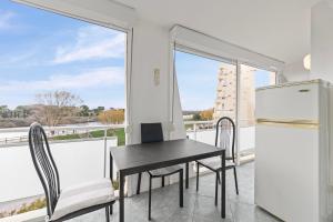 Køkken eller tekøkken på Apartamento Delta Muga con Vistas al Mar