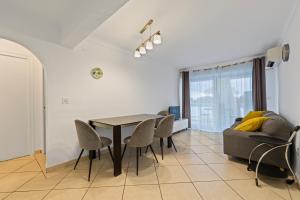 Et opholdsområde på Apartamento Delta Muga con Vistas al Mar