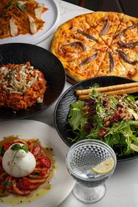 Jídlo v hotelu nebo okolí