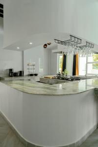 Nhà bếp/bếp nhỏ tại The Garden Escape Villa, Private Tropical Hideaway