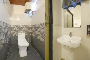ein Badezimmer mit Toilette und Waschbecken in der Unterkunft FabHotel Wild Wings Gachibowli in Hyderabad
