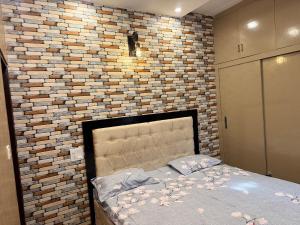 Postel nebo postele na pokoji v ubytování Golden nest BNB