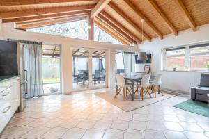 Et tv og/eller underholdning på Charmantes Tiny House in Güls