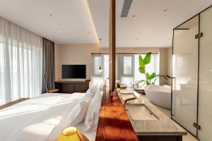 Una cama o camas en una habitación de 昆明市呈贡区椿屿岚酒店 Chun Yulan Hotel