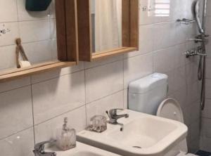 Phòng tắm tại Apartments Anna Biograd na Moru +16 ảnh