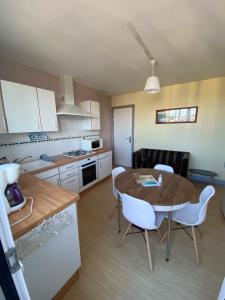 Køkken eller tekøkken på Ty Fanch Quiberon + 12 billeder