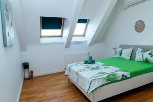 En eller flere senge i et værelse på Bucharest Central DD Apartment