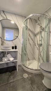 Et badeværelse på Concept Rooms