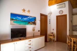 Et tv og/eller underholdning på Bright apartment with two lovely terraces