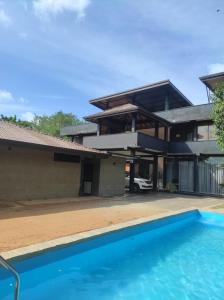 Bazén v ubytování Noble Sight Hotel - Anuradhapura nebo v jeho okolí