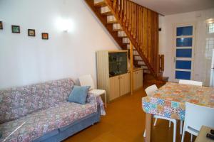 Et opholdsområde på Townhouse with garden and easy beach access + 19 billeder