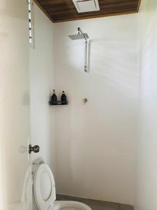 Phòng tắm tại L & Ev Be My Guest