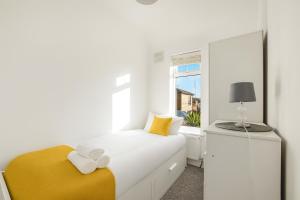 Postel nebo postele na pokoji v ubytování Driveway Spacious 3 Bedroom Home in Greenford