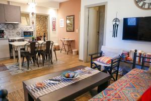 a living room with a table and a living room at Aspasia House in Oitylo