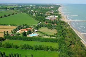 an aerial view of a house next to the beach at Downtown apartment by the beach in Eraclea Mare