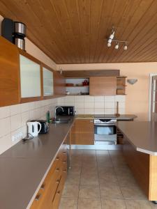 Nhà bếp/bếp nhỏ tại 5 bedroom house