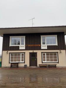 Tòa nhà nơi nhà nghỉ dưỡng tọa lạc