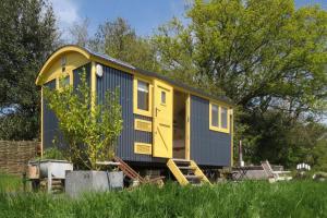 Bygningen som feriehuset ligger i + 17 billeder