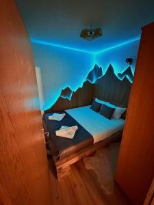 Ένα ή περισσότερα κρεβάτια σε δωμάτιο στο Villa Golden View TD Sarajevo