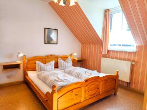 Giường trong phòng chung tại Gasthaus und Hotel Peterhänsel