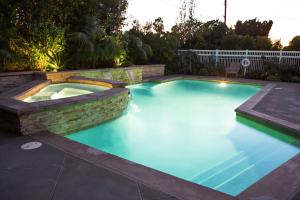 Bazén v ubytování Destination #01 nebo v jeho okolí