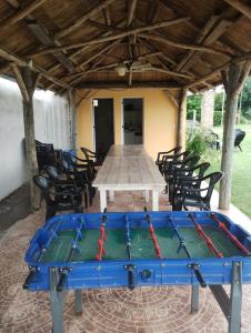 a ping pong table in the middle of a patio at Lo de Benja in Agote