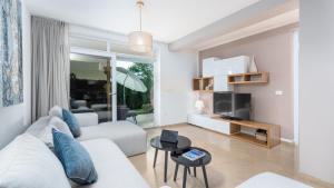 Μια τηλεόραση ή/και κέντρο ψυχαγωγίας στο Luxury Villa Kate with pool in Zminj