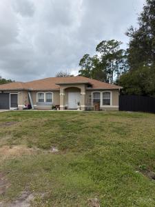 Tòa nhà nơi nhà khách tọa lạc