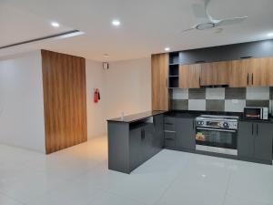 Кухня или мини-кухня в High standing 4 bedroom apartment
