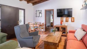 TV/trung tâm giải trí tại Casa de la Montaña El Borge by Ruralidays