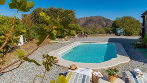 Hồ bơi trong/gần Casa de la Montaña El Borge by Ruralidays