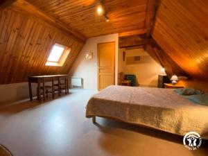 a bedroom with a bed and a table in a room at le Chouette in Conques-en-Rouergue +7 photos