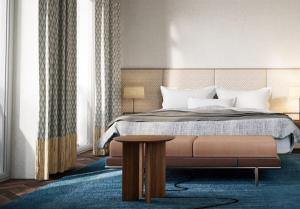 una camera da letto con un letto, un tavolo e un divano di Villa Orsula a Dubrovnik Altre 13 foto