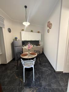 Χώρος καθιστικού στο Kora Rooms