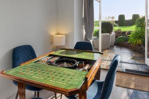 En have udenfor Manor House Apartment - Pool, Gardens and Parking Torquay