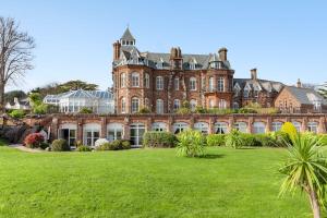 En have udenfor Manor House Apartment - Pool, Gardens and Parking Torquay