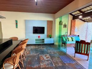 Et tv og/eller underholdning på Casa de Temporada 3 Quartos - Coruripe AL