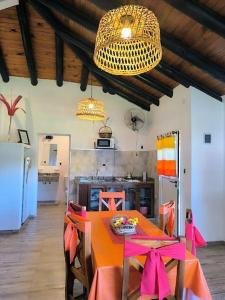 Una cocina o cocineta en Cabañas La Soñada