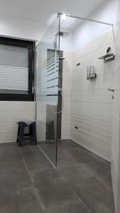 Phòng tắm tại Ferienhaus Am Rarbach, 140qm +35 ảnh