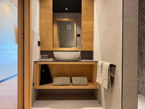 Koupelna v ubytování Hotel Damelis + 59 fotografií