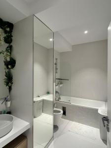 Koupelna v ubytování UpartHotel